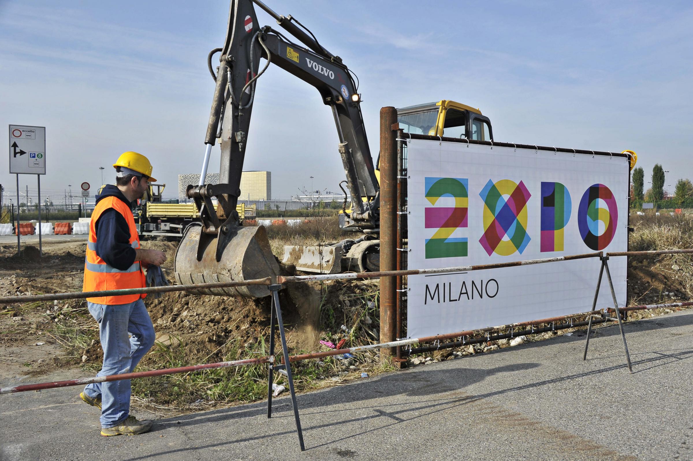 Gian Mattia D'Alberto/LaPresse28-10-2011 MilanocronacaEXPO 2015 - posa della prima pietra al cantiere di Rho Fieranella foto: l'inizio lavori Gian Mattia D'Alberto/LaPresse28-10-2011 MilanEXPO 2015 in the photo: the working start